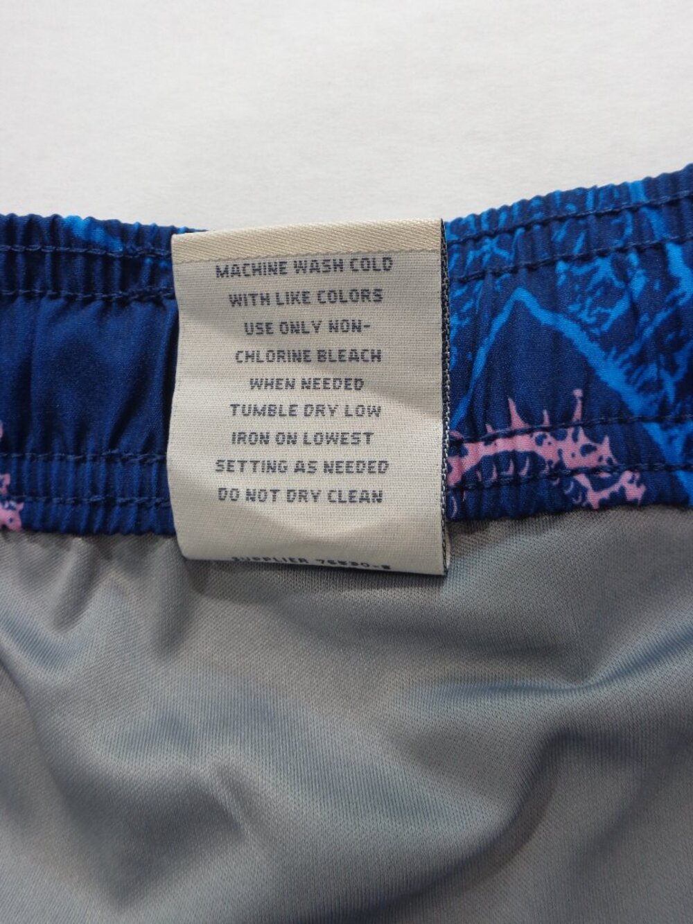 St. John's Bay Men's Large Swim Trunks Seahorse and Star Navy Blue Pink NWT - Picture 9 of 9